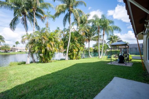 House in Pembroke Pines, Florida 4 bedrooms, 196.4 sq.m. № 2084092 - photo 25