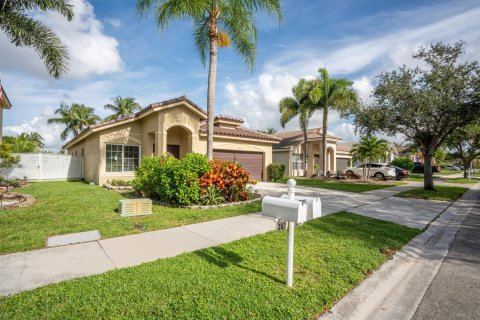 House in Pembroke Pines, Florida 4 bedrooms, 196.4 sq.m. № 2084092 - photo 2