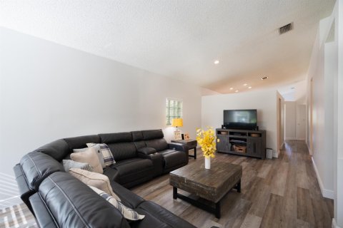 House in Pembroke Pines, Florida 4 bedrooms, 196.4 sq.m. № 2084092 - photo 9