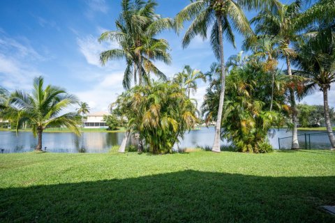 House in Pembroke Pines, Florida 4 bedrooms, 196.4 sq.m. № 2084092 - photo 16