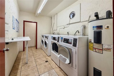 Condominio en alquiler en Miami, Florida, 2 dormitorios, 73.67 m2 № 2043952 - foto 19