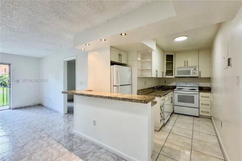 Condominio en alquiler en Miami, Florida, 2 dormitorios, 73.67 m2 № 2043952 - foto 3