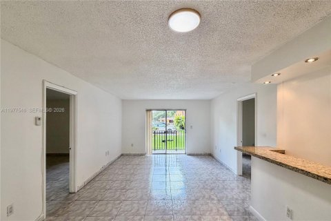 Condominio en alquiler en Miami, Florida, 2 dormitorios, 73.67 m2 № 2043952 - foto 7