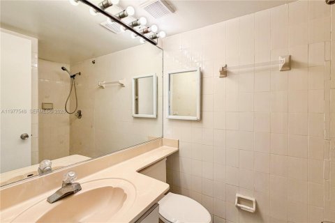 Condominio en alquiler en Miami, Florida, 2 dormitorios, 73.67 m2 № 2043952 - foto 16
