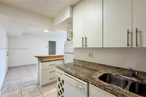 Condominio en alquiler en Miami, Florida, 2 dormitorios, 73.67 m2 № 2043952 - foto 4