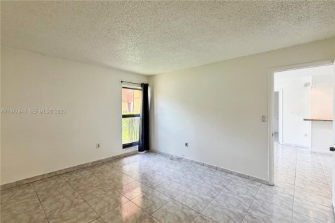 Condominio en alquiler en Miami, Florida, 2 dormitorios, 73.67 m2 № 2043952 - foto 8