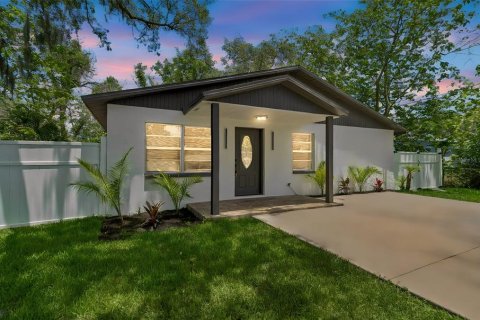 House in Tampa, Florida 4 bedrooms, 105.17 sq.m. № 2101344