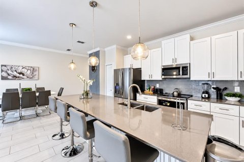 Touwnhouse à vendre à Kissimmee, Floride: 4 chambres, 176.7 m2 № 2438234 - photo 2