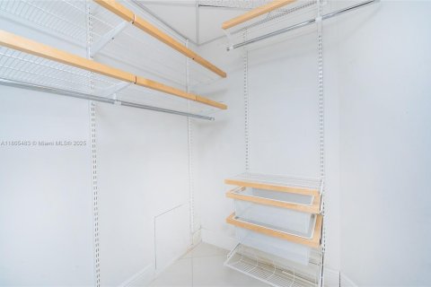 Condominio en alquiler en Miami, Florida, 55.56 m2 № 1877498 - foto 19