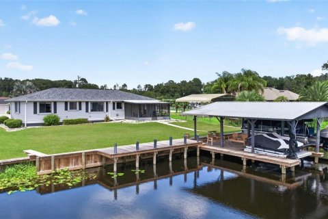 Villa ou maison à Astor, Floride 3 chambres, 144.93 m2 № 2330440