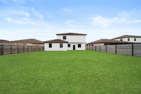 House in Miami, Florida 5 bedrooms, 296.45 sq.m. № 1726847 - photo 3