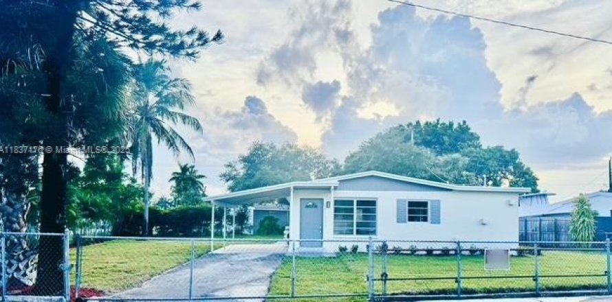 House in Miami Gardens, Florida 3 bedrooms № 1821857