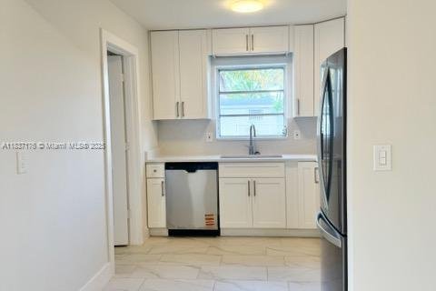 House in Miami Gardens, Florida 3 bedrooms № 1821857 - photo 4
