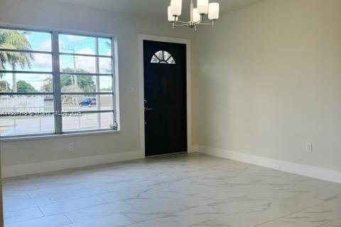 House in Miami Gardens, Florida 3 bedrooms № 1821857 - photo 2