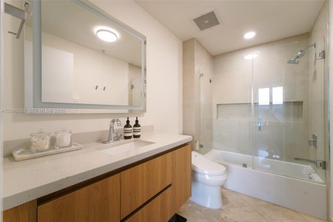 Condo in Miami, Florida, 1 bedroom  № 2086397 - photo 4