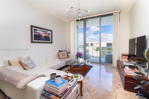 Condo in Miami, Florida, 1 bedroom  № 2086397 - photo 2