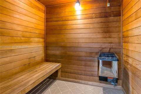 Condo in Miami, Florida, 1 bedroom  № 2086397 - photo 15
