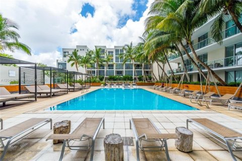 Condo in Miami, Florida, 1 bedroom  № 2086397 - photo 14
