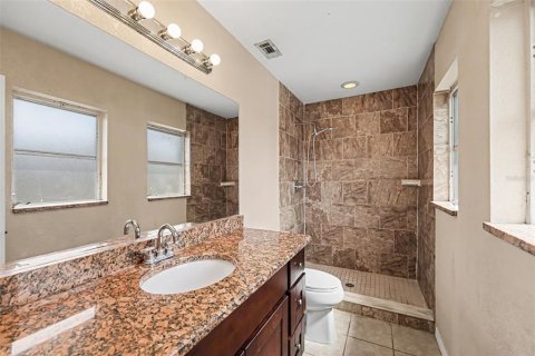 House in Seminole, Florida 3 bedrooms, 148.46 sq.m. № 2237985 - photo 17