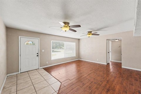 House in Seminole, Florida 3 bedrooms, 148.46 sq.m. № 2237985 - photo 4