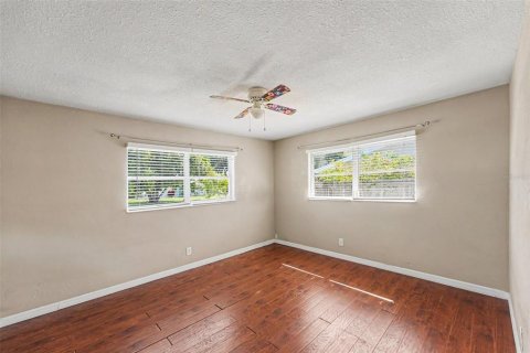 House in Seminole, Florida 3 bedrooms, 148.46 sq.m. № 2237985 - photo 21