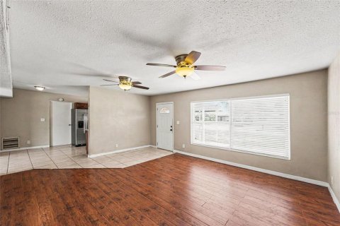House in Seminole, Florida 3 bedrooms, 148.46 sq.m. № 2237985 - photo 5