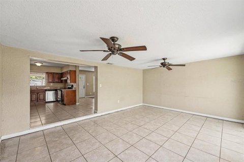 House in Seminole, Florida 3 bedrooms, 148.46 sq.m. № 2237985 - photo 8
