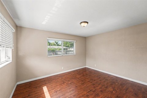 House in Seminole, Florida 3 bedrooms, 148.46 sq.m. № 2237985 - photo 15
