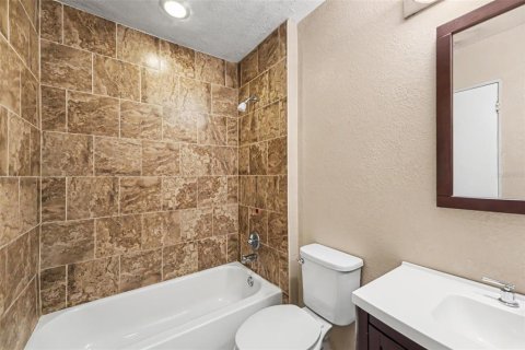 House in Seminole, Florida 3 bedrooms, 148.46 sq.m. № 2237985 - photo 25