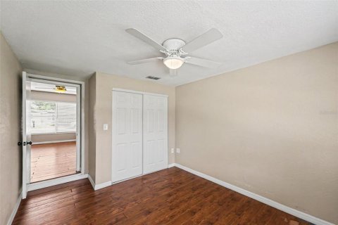 House in Seminole, Florida 3 bedrooms, 148.46 sq.m. № 2237985 - photo 20