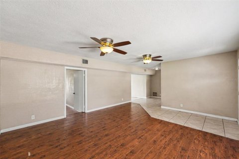 House in Seminole, Florida 3 bedrooms, 148.46 sq.m. № 2237985 - photo 6