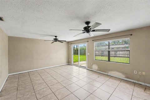 House in Seminole, Florida 3 bedrooms, 148.46 sq.m. № 2237985 - photo 12