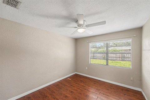 House in Seminole, Florida 3 bedrooms, 148.46 sq.m. № 2237985 - photo 18