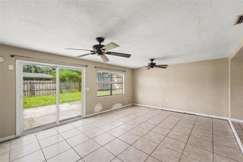 House in Seminole, Florida 3 bedrooms, 148.46 sq.m. № 2237985 - photo 13