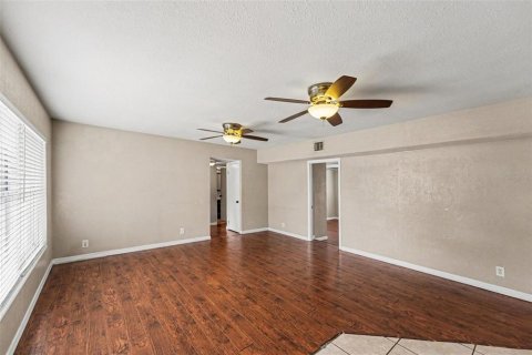 House in Seminole, Florida 3 bedrooms, 148.46 sq.m. № 2237985 - photo 7