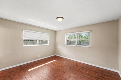 House in Seminole, Florida 3 bedrooms, 148.46 sq.m. № 2237985 - photo 16