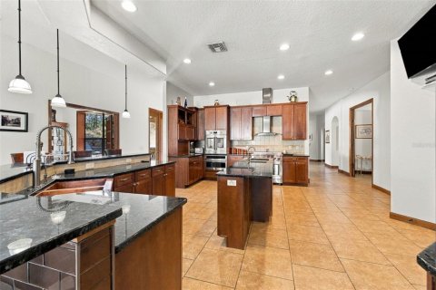 House in Weeki Wachee, Florida 8 bedrooms, 584.82 sq.m. № 2430395 - photo 17