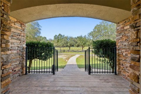 House in Weeki Wachee, Florida 8 bedrooms, 584.82 sq.m. № 2430395 - photo 10
