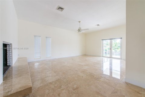 House in Coral Gables, Florida 3 bedrooms, 233.28 sq.m. № 2045615 - photo 4