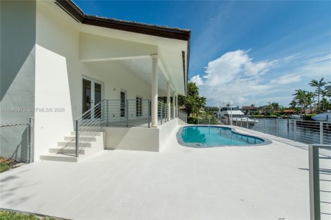 House in Coral Gables, Florida 3 bedrooms, 233.28 sq.m. № 2045615 - photo 14