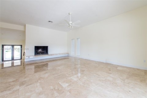 House in Coral Gables, Florida 3 bedrooms, 233.28 sq.m. № 2045615 - photo 5