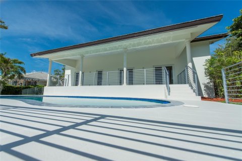 House in Coral Gables, Florida 3 bedrooms, 233.28 sq.m. № 2045615 - photo 15