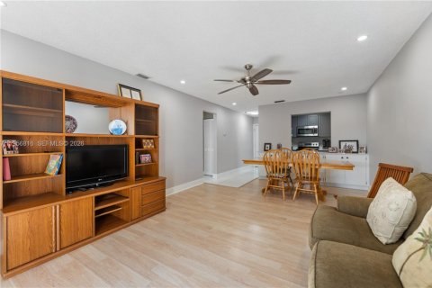 Купить кондоминиум в Корал-Спрингс, Флорида 2 спальни, 76.64м2, № 2011410 - фото 11