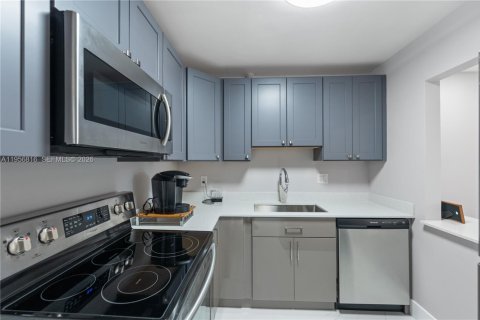 Купить кондоминиум в Корал-Спрингс, Флорида 2 спальни, 76.64м2, № 2011410 - фото 2