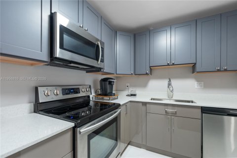 Кондоминиум с 2 спальнями в Корал-Спрингс, Флорида № 2011410