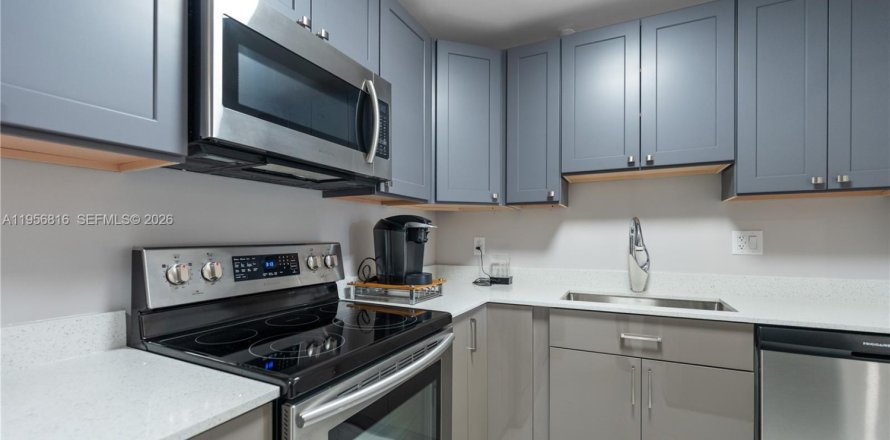 Кондоминиум с 2 спальнями в Корал-Спрингс, Флорида № 2011410