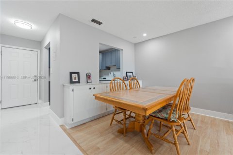 Купить кондоминиум в Корал-Спрингс, Флорида 2 спальни, 76.64м2, № 2011410 - фото 9