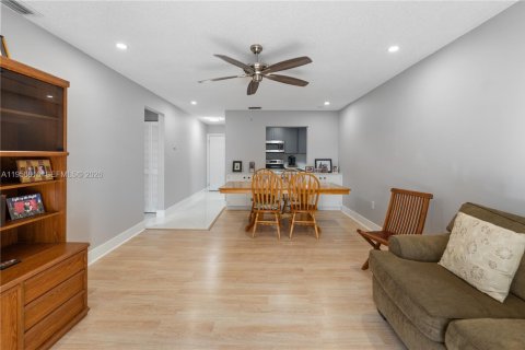 Купить кондоминиум в Корал-Спрингс, Флорида 2 спальни, 76.64м2, № 2011410 - фото 13