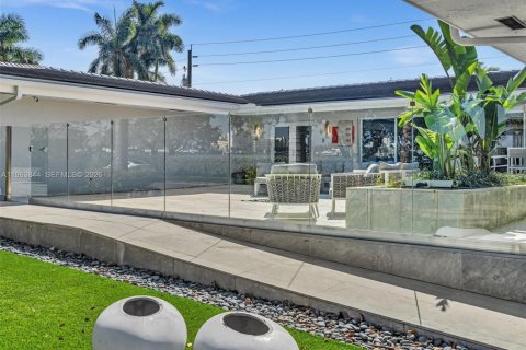 Villa ou maison à vendre à Hollywood, Floride: 5 chambres, 378.86 m2 № 2025356 - photo 2