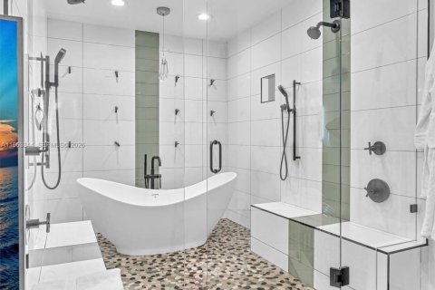 Villa ou maison à vendre à Hollywood, Floride: 5 chambres, 378.86 m2 № 2025356 - photo 12